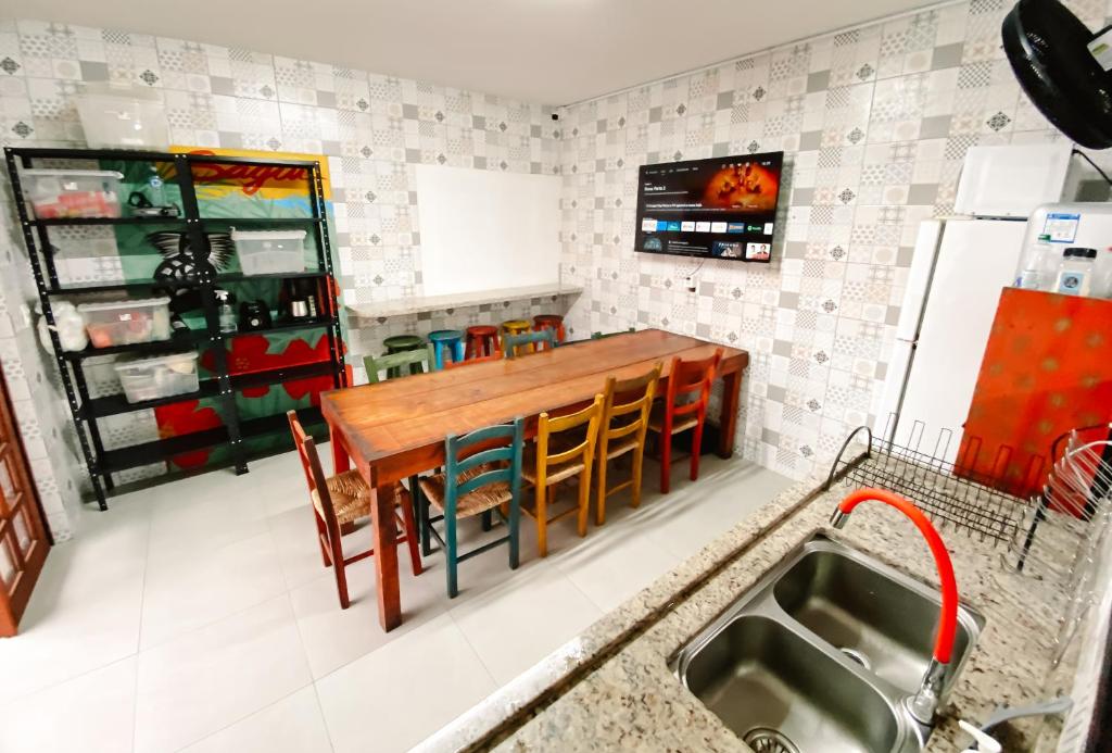 Kuchyň nebo kuchyňský kout v ubytování Sagui Hostel