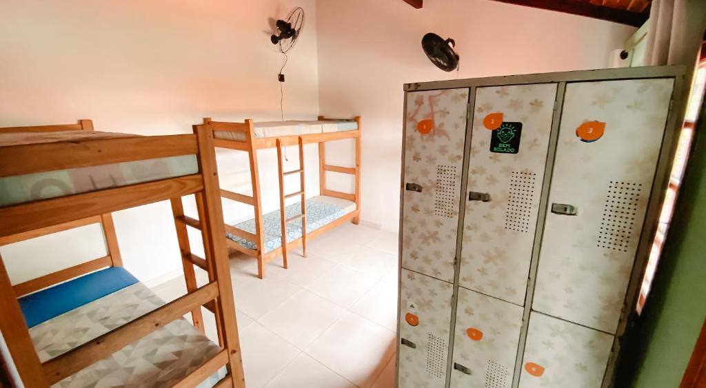 Palanda nebo palandy na pokoji v ubytování Sagui Hostel