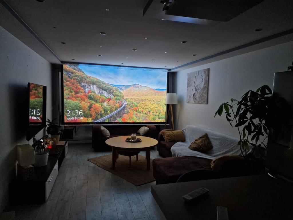 TV a/nebo společenská místnost v ubytování Marina Exceptionnelle - 8 pers - 120 m2 vue mer - Suites Parentales - Cinéma - Ponton