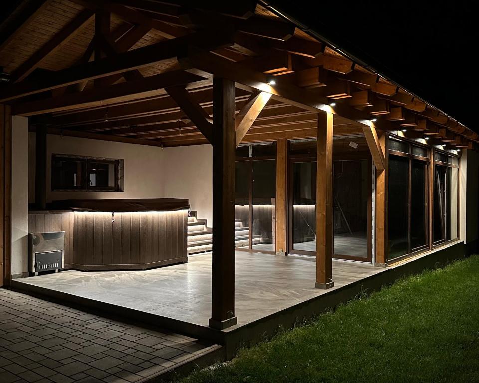 Patio nebo venkovní prostory v ubytování Pensiunea Andres
