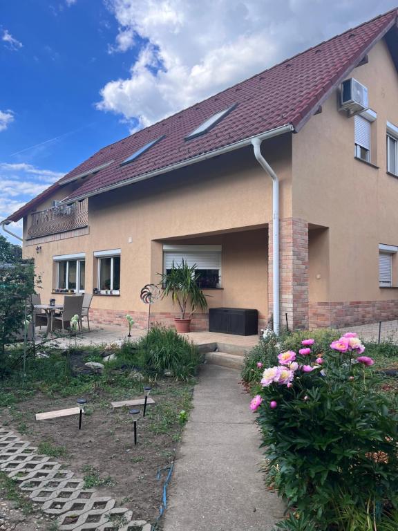 Garden villa 1163 Budapest, 78 Sasvár utca kép - 1