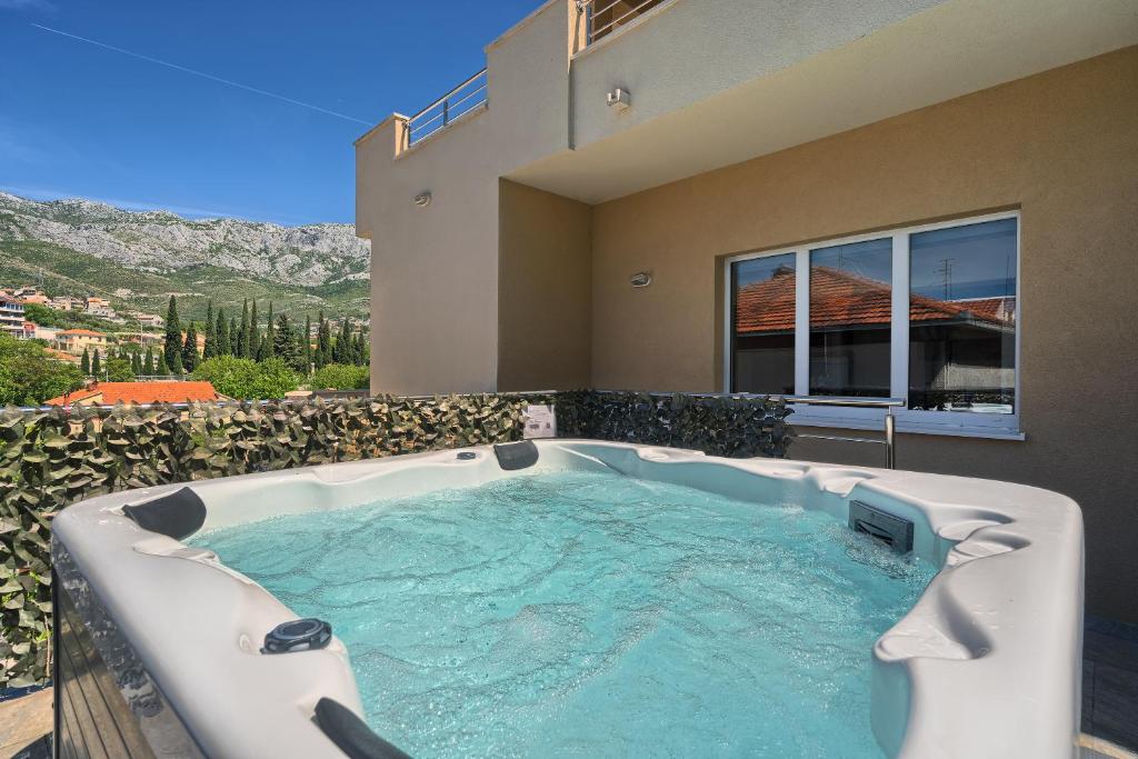Apartment Relax with Jacuzzi Split Area