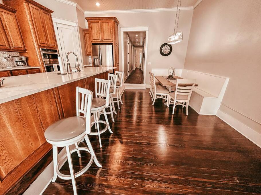 Η κουζίνα ή μικρή κουζίνα στο Buffalo Creek Loft Downtown