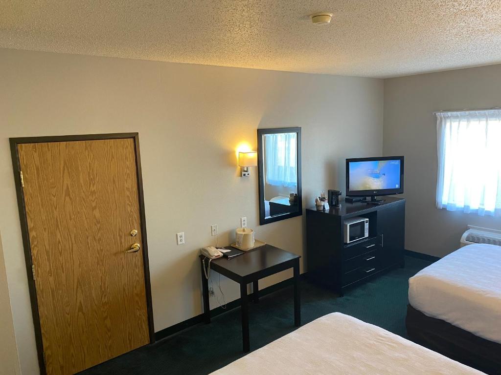 Postel nebo postele na pokoji v ubytování FairBridge Inn Express Tukwila