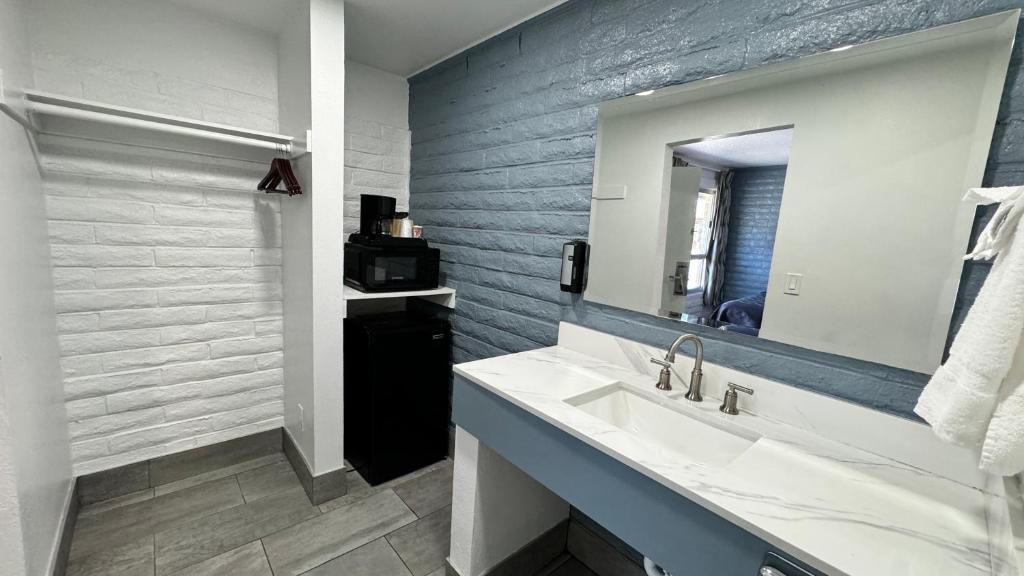 a bathroom with a sink and a mirror at Hitching Post Studios Inn in Santa Cruz