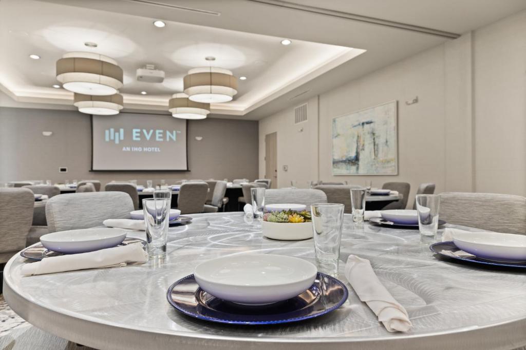 Nápoje v ubytování EVEN Hotel Austin Uptown near the Domain by IHG
