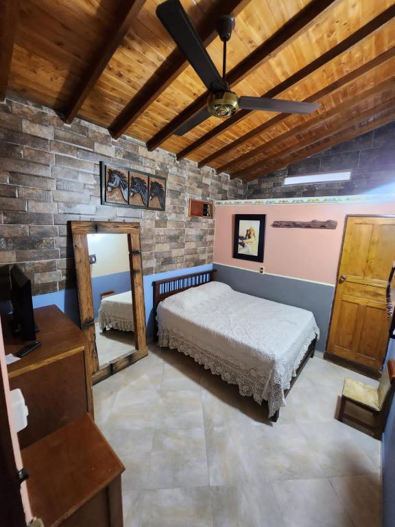 Postel nebo postele na pokoji v ubytování Hotel Atenas Jericó