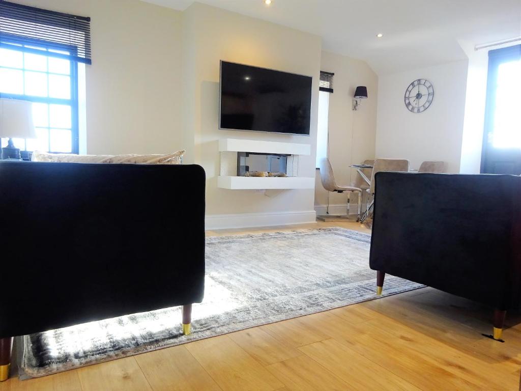 Wigan Central I 1 & 2 Bed Executive Apartments I Family Rooms I Private Balcony I Free Parking - One-Bedroom Apartment