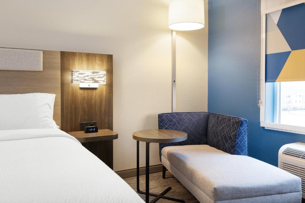 Postel nebo postele na pokoji v ubytování Holiday Inn Express Vancouver North by IHG