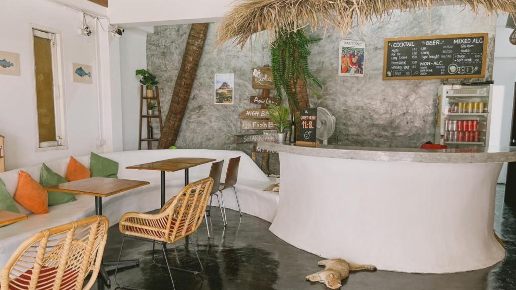 Nápoje v ubytování De Coco Hostel Koh Tao