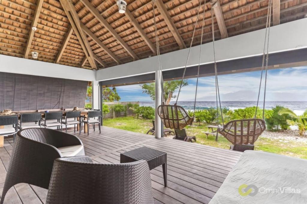 Coastal Bliss: 1BR Bungalow by the Sea in Moorea - photo 2 - Moorea, Polynésie