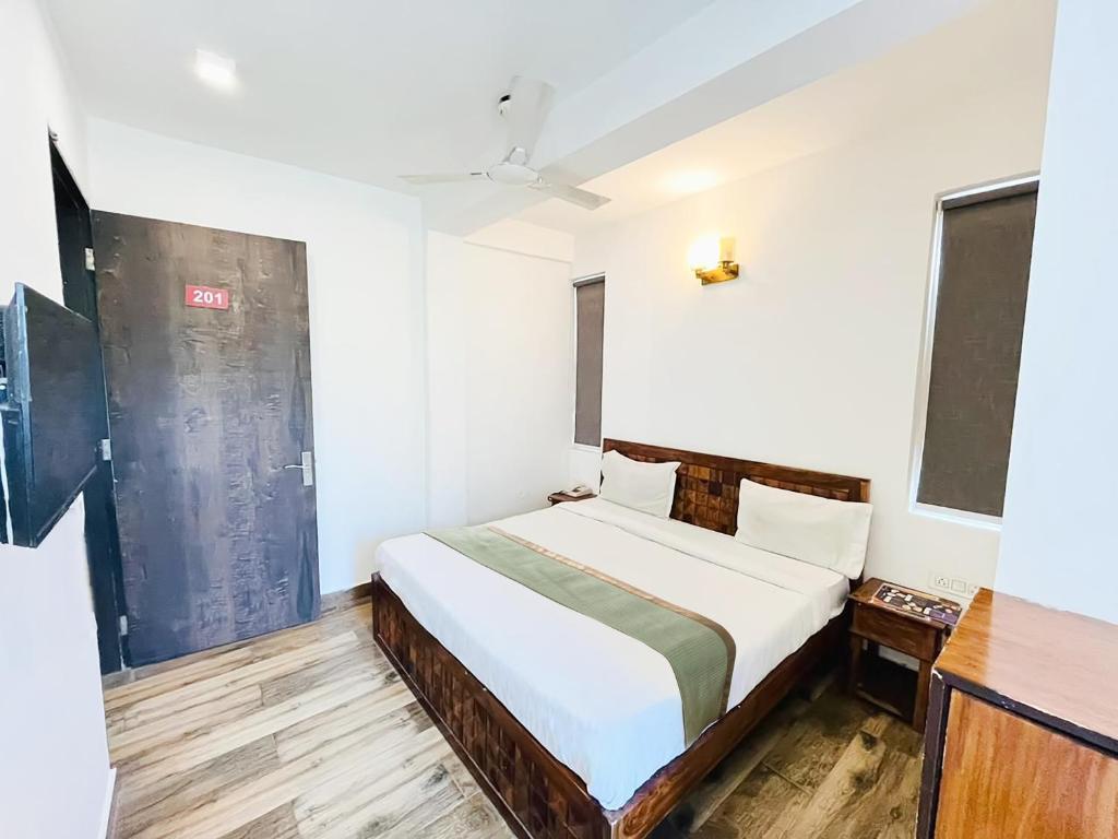 A bed or beds in a room at Hotel Blue Inn-saket