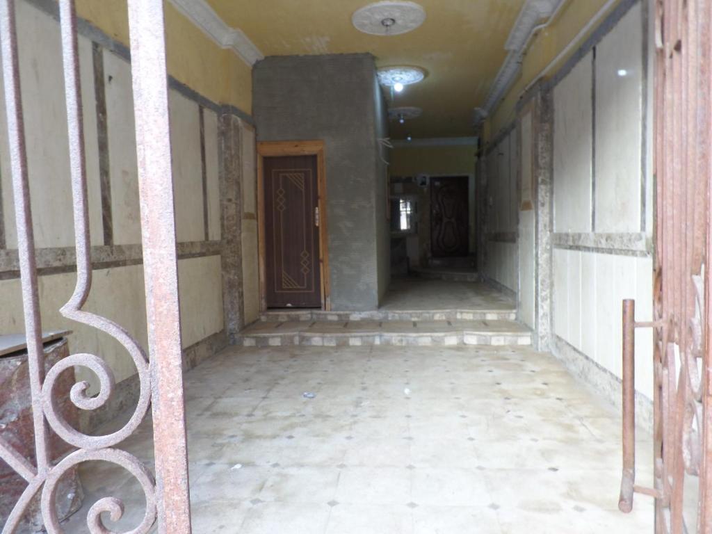 an empty hallway of a building with a door at برج بيلو بيتش in Alexandria