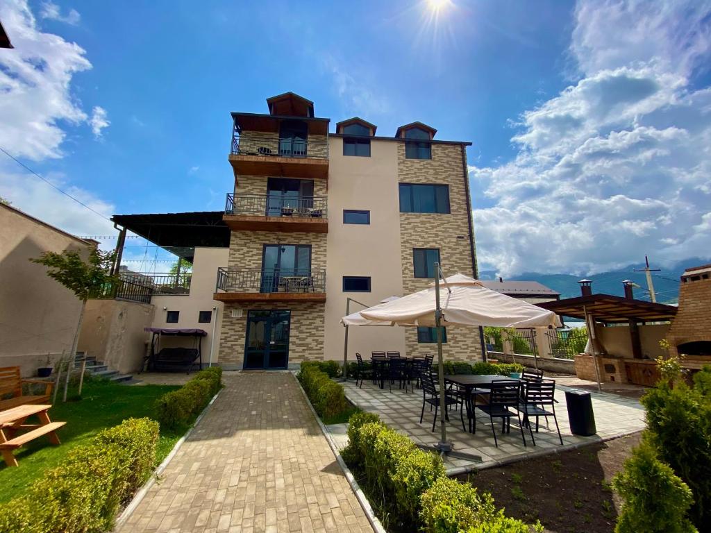 Budova, kde se hotel nachází