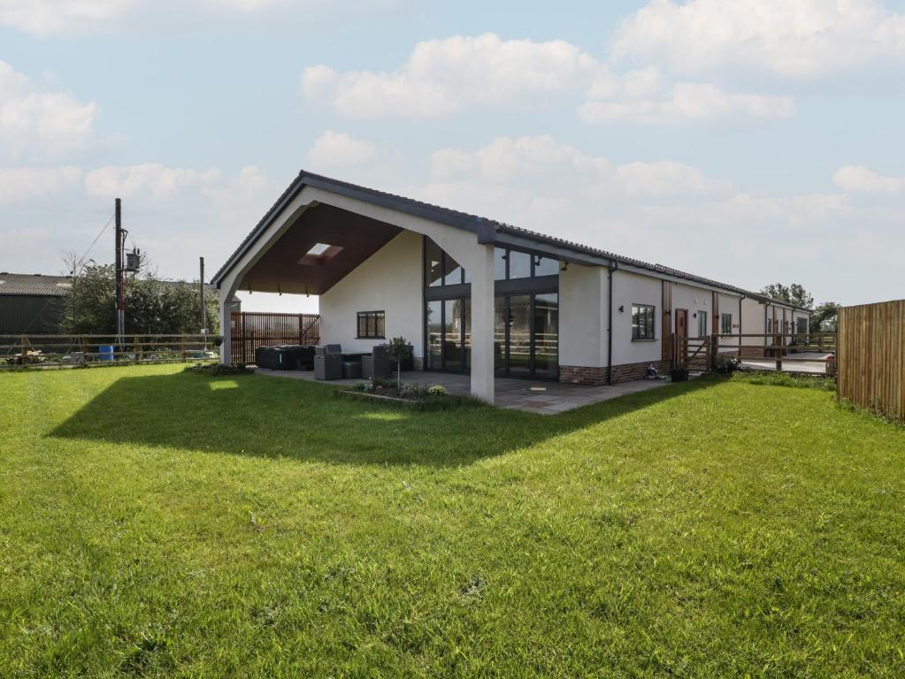 El edificio en el que está la casa vacacional