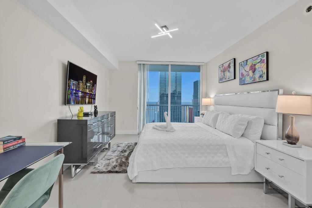 Beautiful 1 Bedroom Overlooking The Ocean and Downtown Brickell, Miami ...
