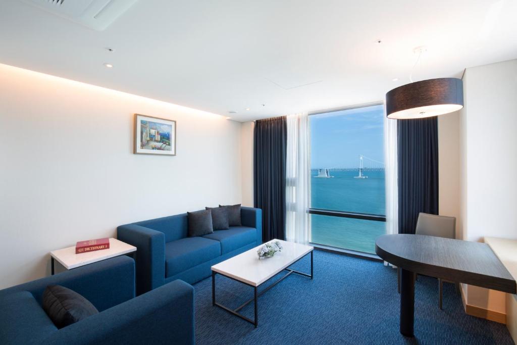 Posezení v ubytování Hotel Central Bay