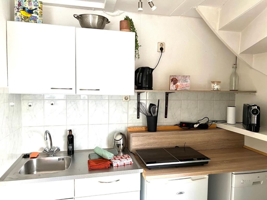 Kuhinja oz. manjša kuhinja v nastanitvi Vakantiehuis Egmond aan Zee met parkeerplaats