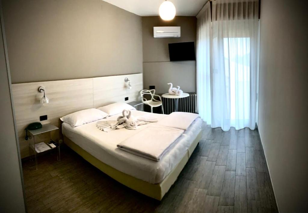 Postel nebo postele na pokoji v ubytování Hotel Astoria