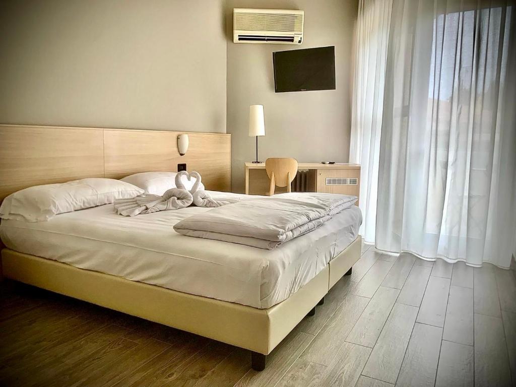 Postel nebo postele na pokoji v ubytování Hotel Astoria