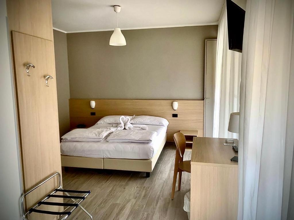 Postel nebo postele na pokoji v ubytování Hotel Astoria