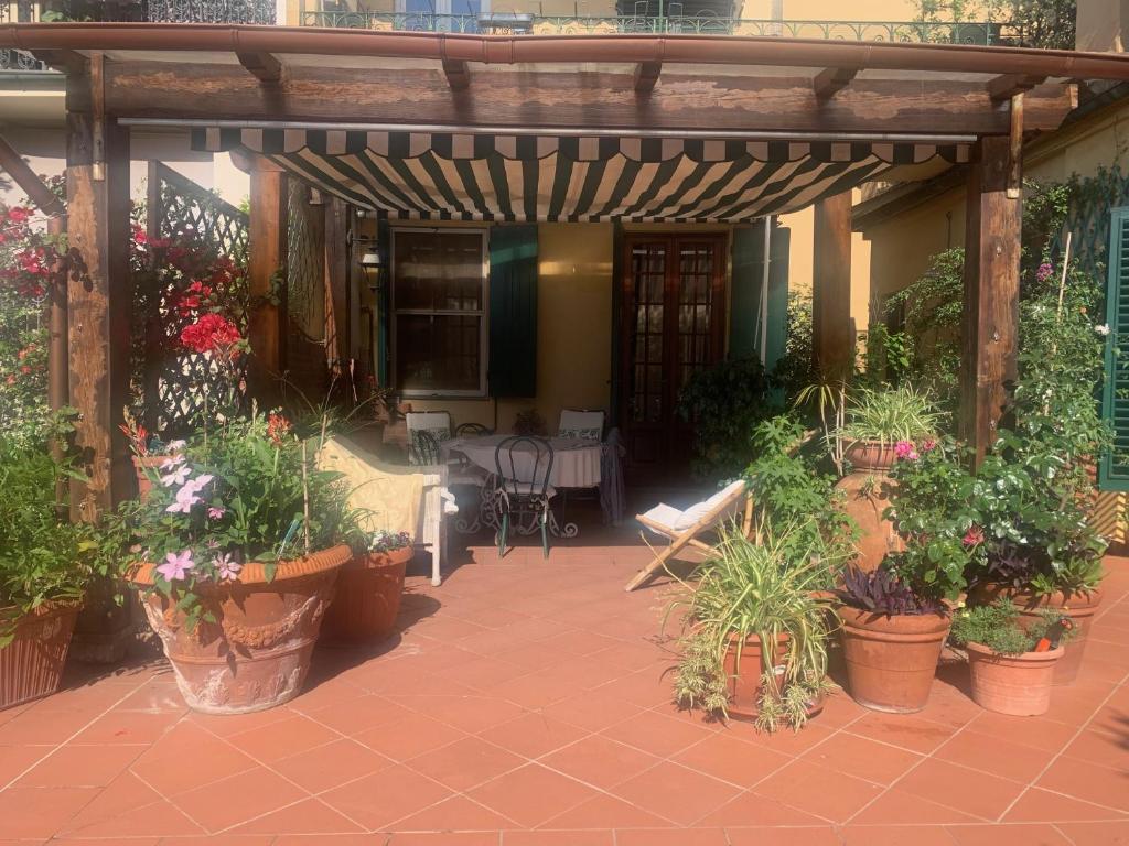 a patio with a bunch of plants in pots at La Terrazza da Ernestina in Lucca