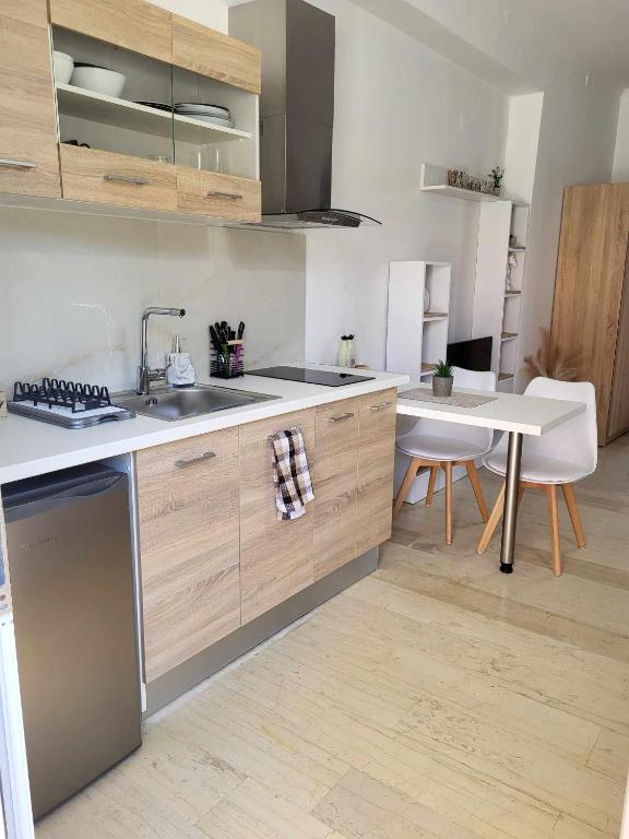Kuchyň nebo kuchyňský kout v ubytování Cielo Studio & Apartments