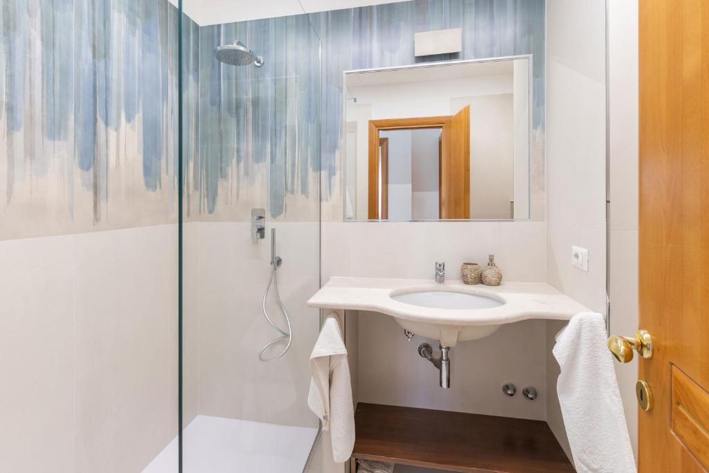 A bathroom at A Casa di Anna by BarbarHouse