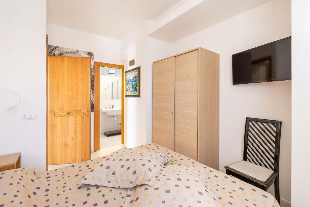 A bed or beds in a room at A Casa di Anna by BarbarHouse
