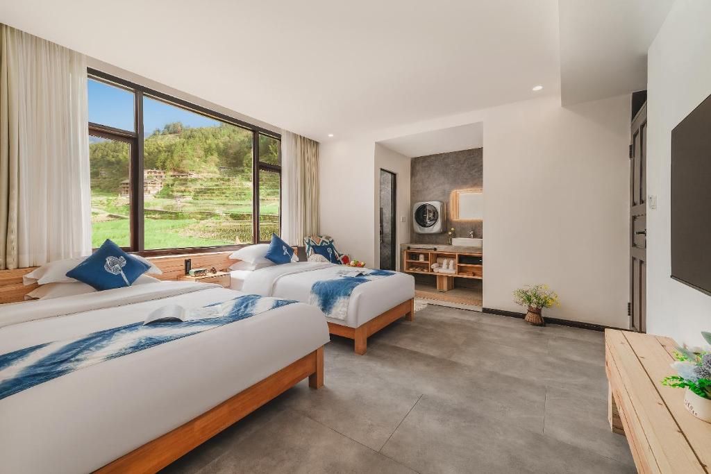 Postel nebo postele na pokoji v ubytování 肇兴溪舍山堂 Creekside Inn