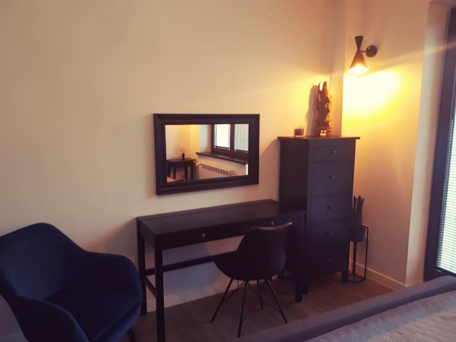 TV a/nebo společenská místnost v ubytování Apartament Roztoki 4a