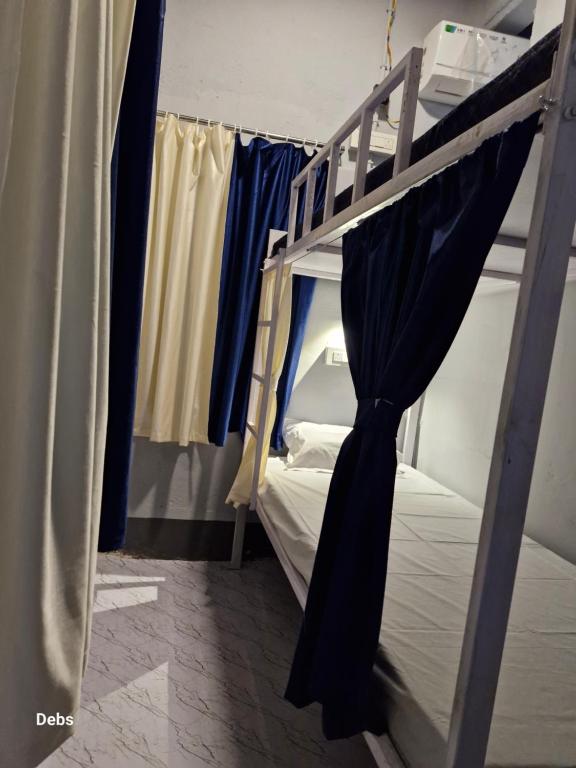 Postel nebo postele na pokoji v ubytování Faith Dorms