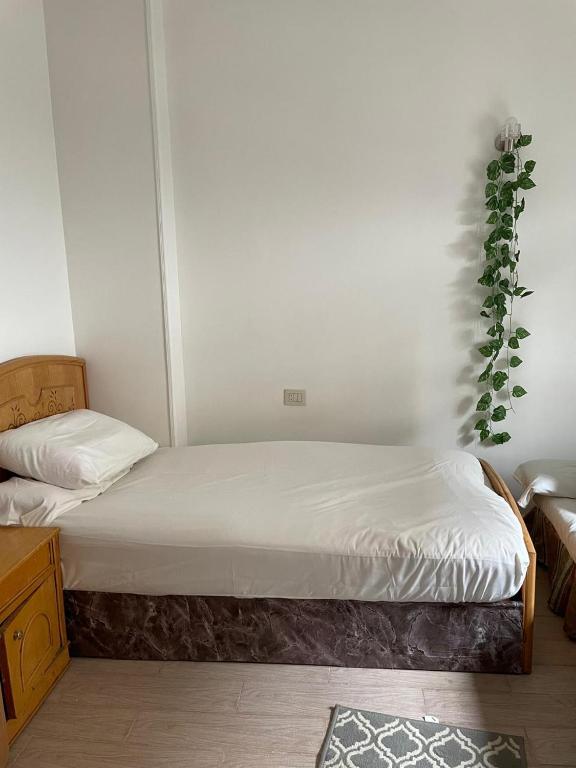 Postel nebo postele na pokoji v ubytování Joy & relax condo with private garden Families only