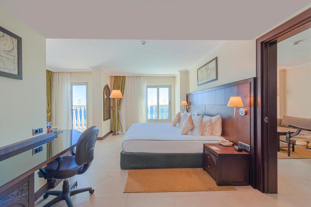 Crowne Plaza Antalya by IHG - Corner Suite With Spa Bath Non Smoking