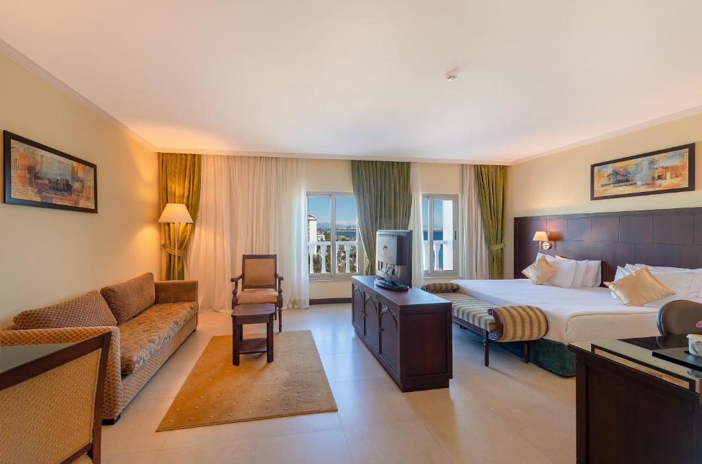 Crowne Plaza Antalya by IHG - 1 King Bed Junior Suite Side Sea View
