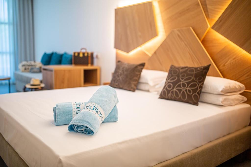 Postel nebo postele na pokoji v ubytování Hotel Atlantic