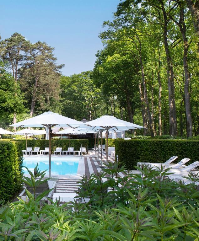Bazén v ubytování Relais & Chateaux Hotel Landgoed Het Roode Koper nebo v jeho okolí