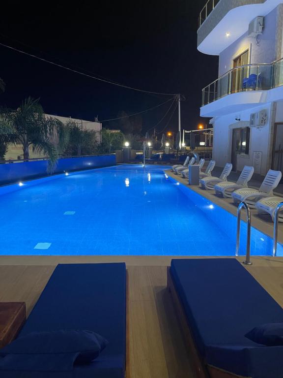 Bazén v ubytování Sea La Vie by Hotel Anna nebo v jeho okolí