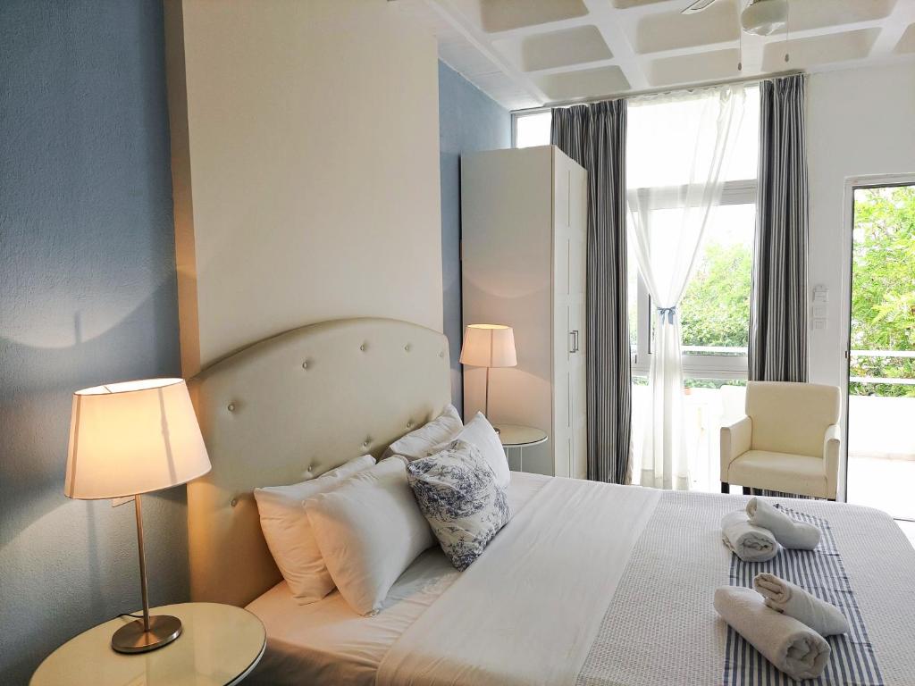 Seafront Studios and Apartments - 8