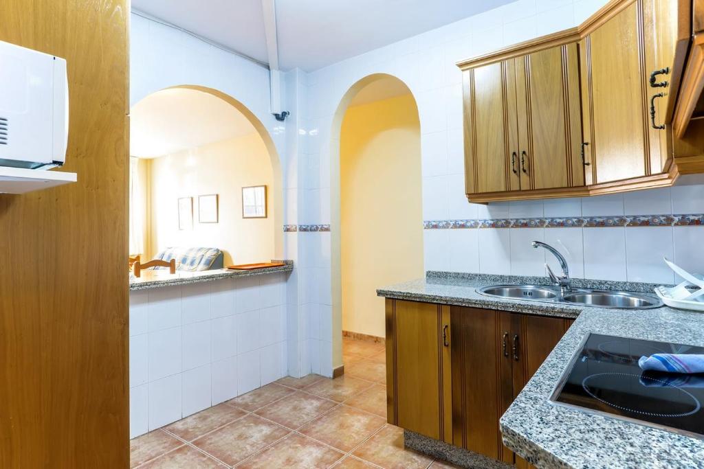 Zdjęcie z galerii obiektu Apartamentos La Casa del Barrio w mieście Maro