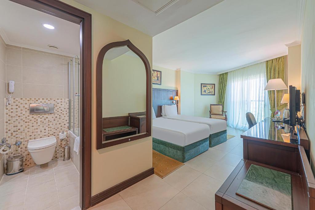 Crowne Plaza Antalya by IHG - 2 Single Beds Side Sea View