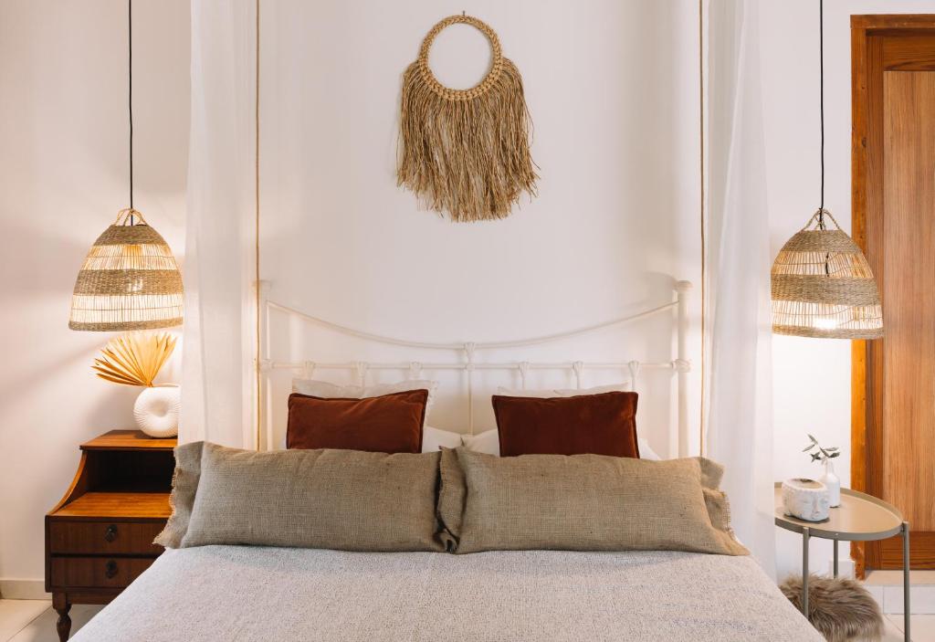 Postel nebo postele na pokoji v ubytování Anerada Cottages