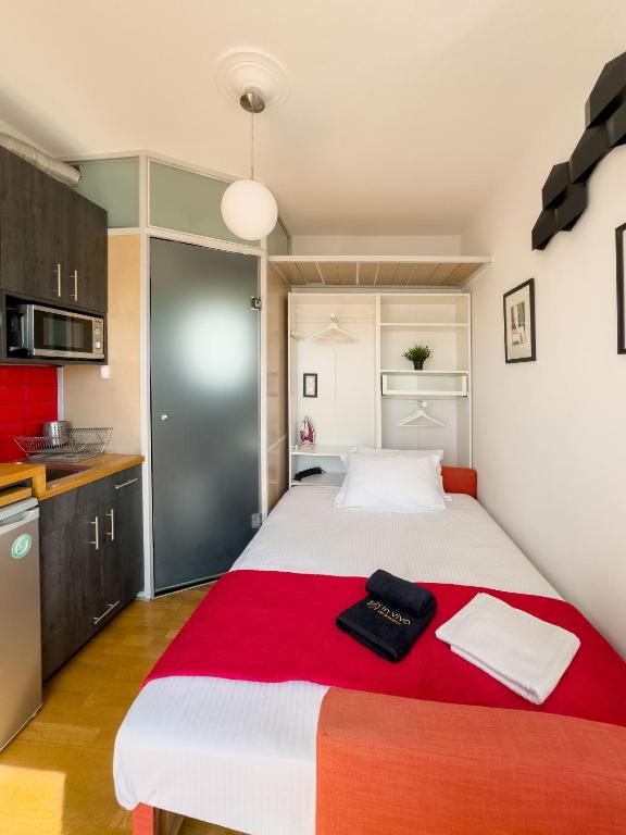 A kitchen or kitchenette at The Terrace with Acropolis & Athens view