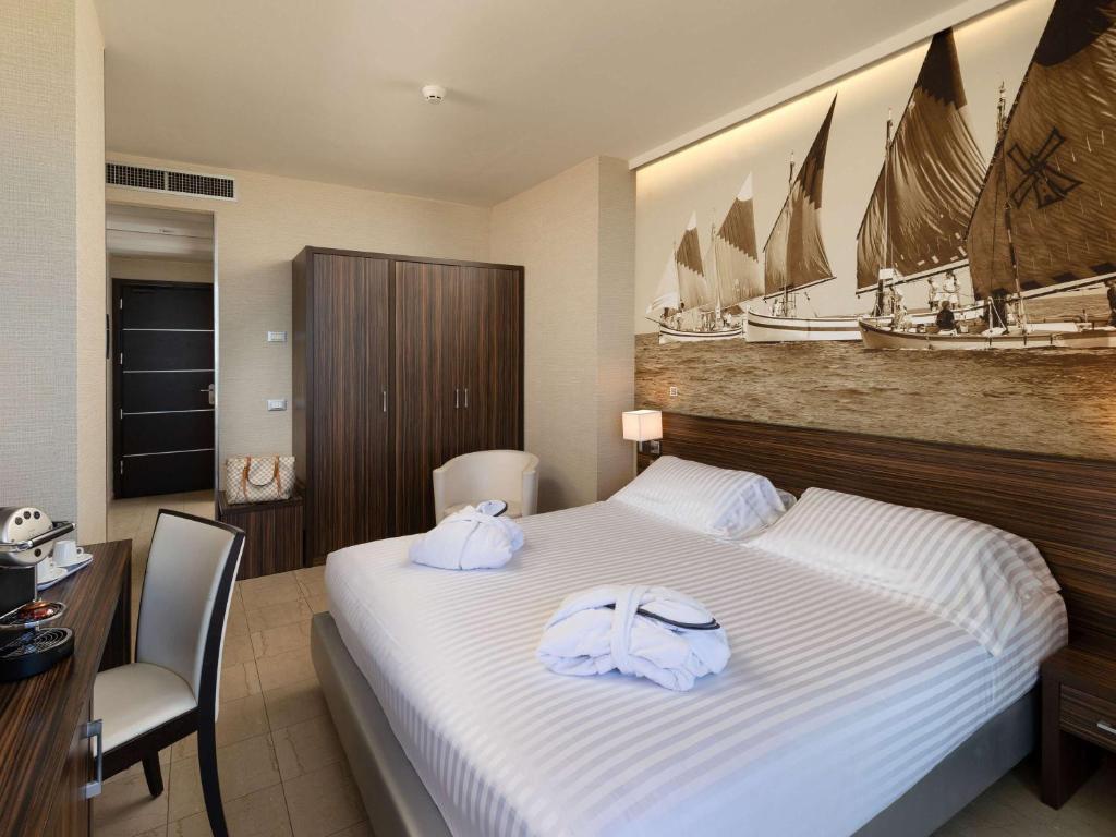 Posteľ alebo postele v izbe v ubytovaní Mercure Rimini Lungomare