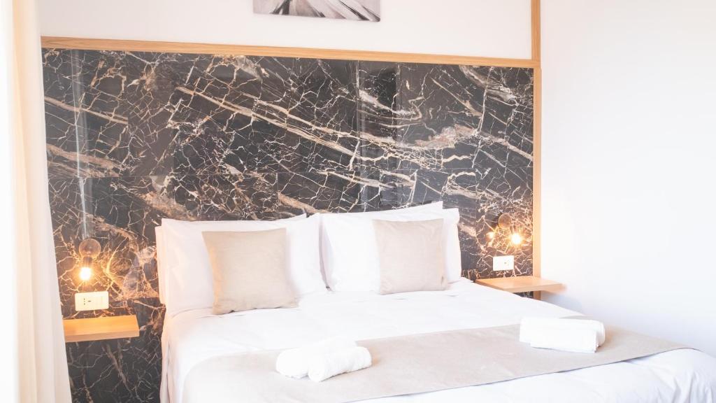 New Elegance Suites Guesthouse - Deluxe Tweepersoonskamer Met Balkon