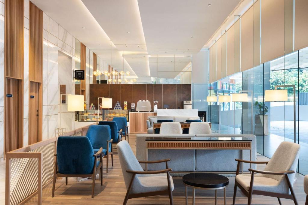 Posezení v ubytování DoubleTree by Hilton Jakarta Bintaro Jaya