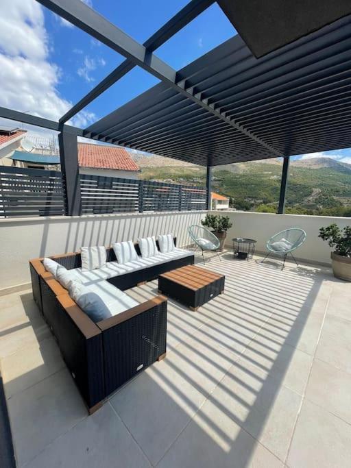 Posedenie v ubytovaní Bubbles Penthouse with Jacuzzi