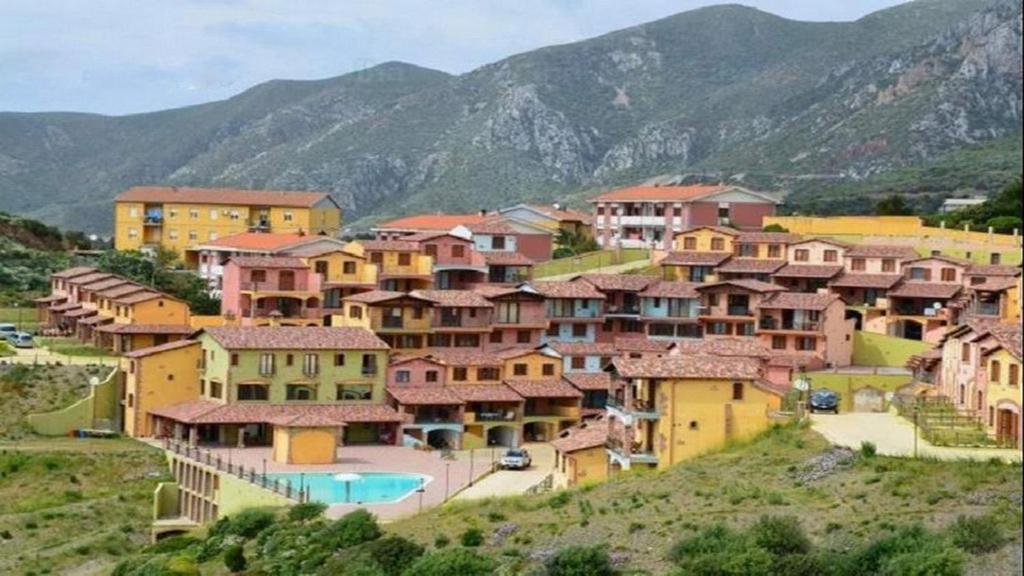Villetta Bordo Piscina a Nebida - Oasi con Vista Mare
