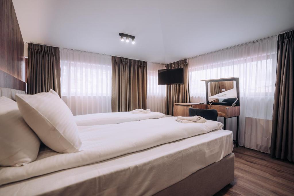 Postel nebo postele na pokoji v ubytování Hotel Aleksandrija