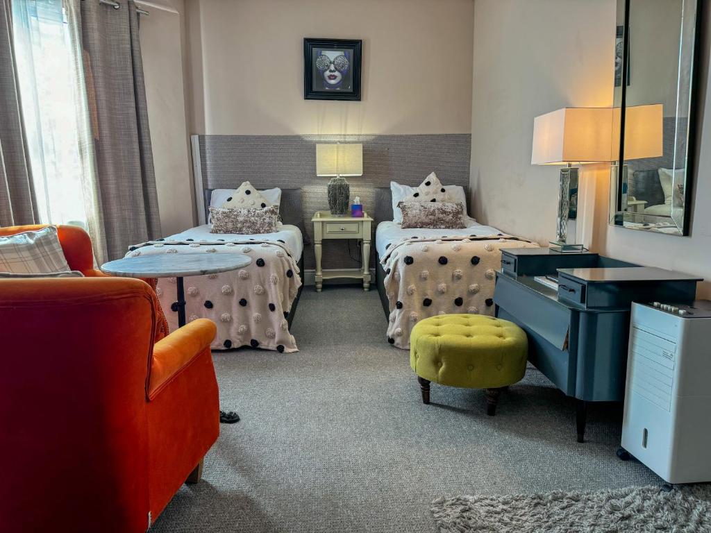 
Deluxe Twin Room with Sofa Bed
